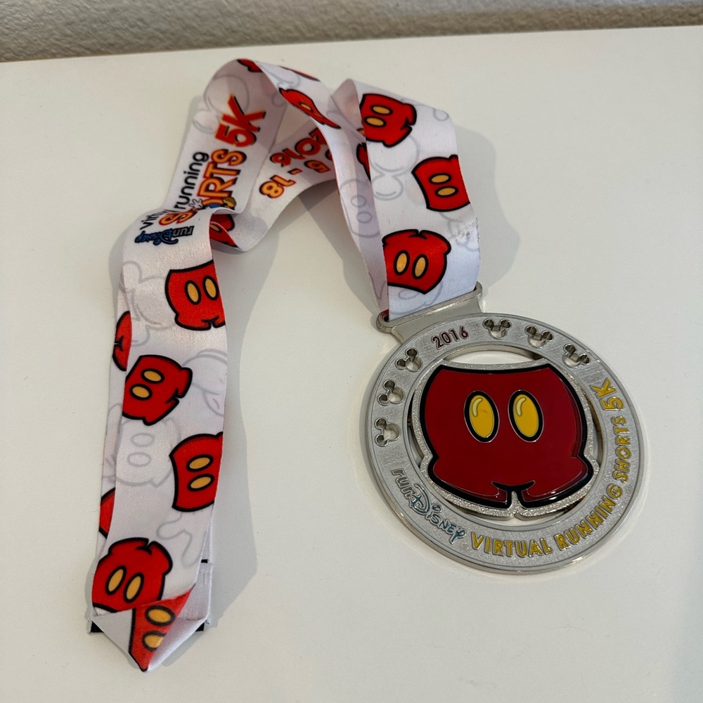 2016 Disney 5k Mickey Shorts Virtual Running Shorts Metal - Collectable